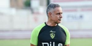 مدرب الزمالك غوميز يعقد جلسة مع مهاجم الفريق - في المدرج