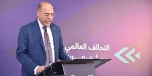 وزير العمل: وجود مصنع عمره 100عام يؤكد أن الاستثمار فى مصر لا يتوقف - في المدرج