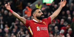 أليسون عن أزمة تجديد محمد صلاح: لا يسمح بشيء يؤثر عليه مع ليفربول