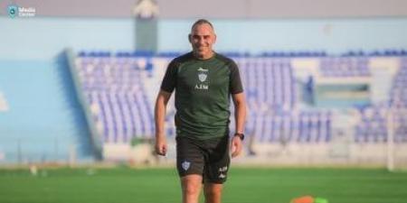 أحمد عيد يراقب مباراة الزمالك وبلاك بولز استعداداً لمواجهة الدوري - في المدرج