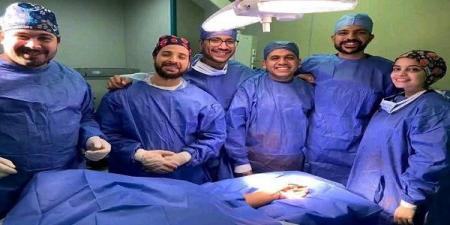 رئيس جامعة القاهرة يشيد بالإنجاز الطبي لوحدة جراحة التجميل بمستشفي قصر العيني