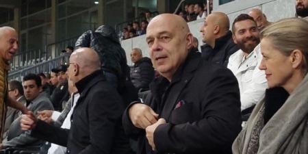 جروس يشاهد مباراة الزمالك والمصرى من مقصورة استاد برج العرب