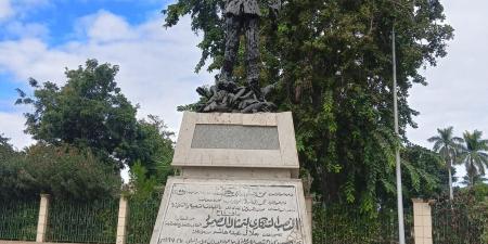 صنعه فدائى من شظايا القنابل الإسرائيلية.. حكاية تمثال الصمود فى الإسماعيلية - في المدرج