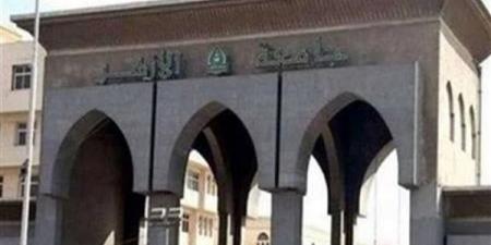 مشاجرة بين طالب وعامل بالمدينة الجامعية بالأزهر.. والجامعة: جار تحديد المتسببين في المشكلة للتحقيق معهم - في المدرج