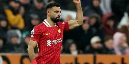 بالصورة احتفالات محمد صلاح مع عائلته بالكريسماس قبل مواجهة ليستر سيتي