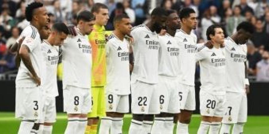 3 لاعبين من ريال مدريد يغادرون بسبب الإصابة في لقاء أوساسونا - في المدرج