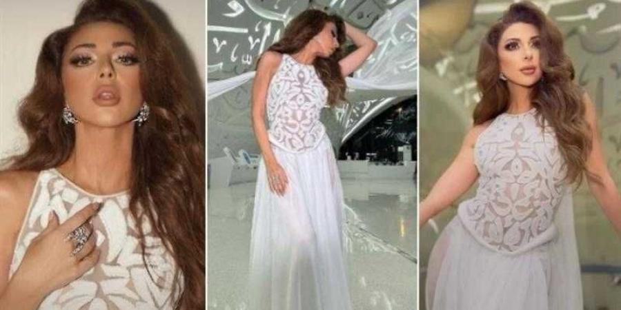 ميريام فارس بفستان أبيض منقوش بحروف عربية