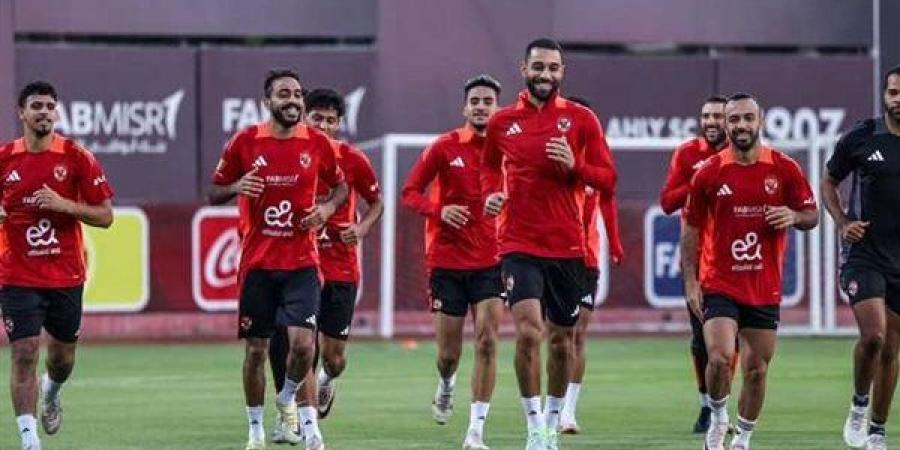 سر رفض الأهلي إرسال لاعبيه لمنتخب مصر.. شوبير يكشف