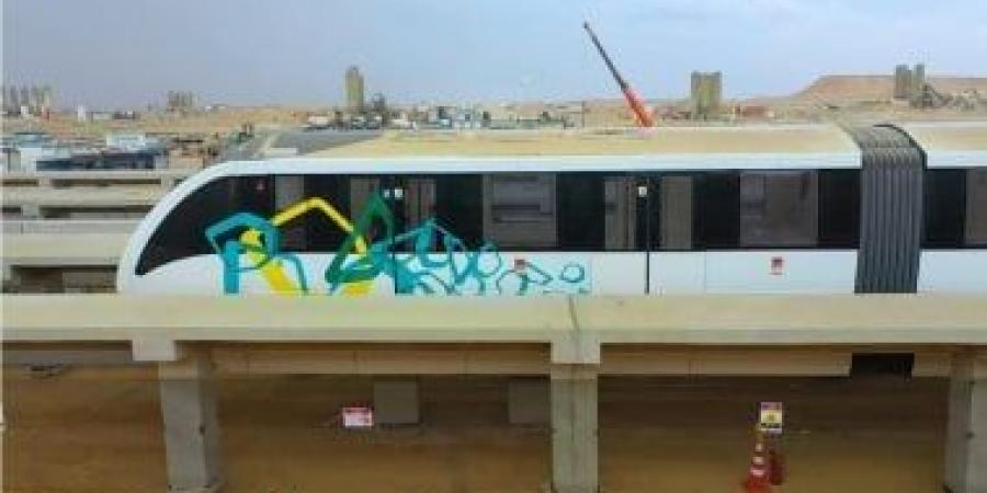 الفرق بين المونوريل والقطار السريع والـLRT والمترو وقطار السكة الحديد - في المدرج