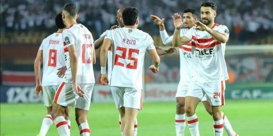 طاقم تحكيم جيبوتي لمواجهة الزمالك وبلاك بولز الموزمبيقي في الكونفدرالية - في المدرج