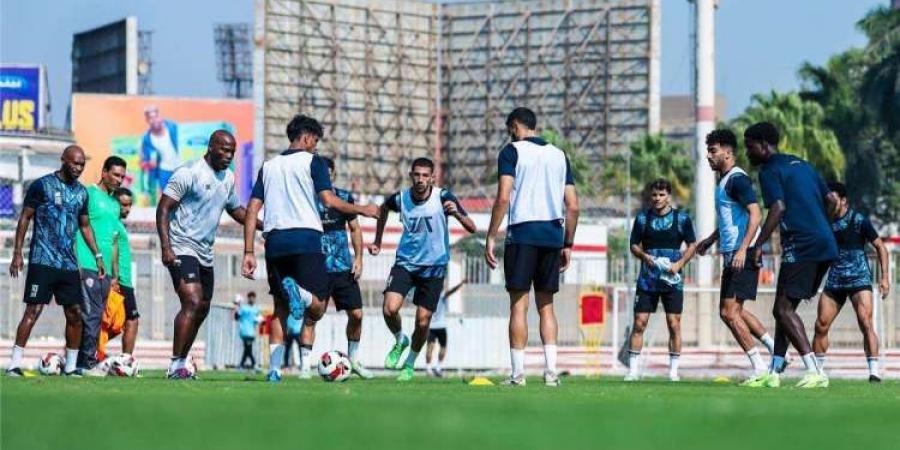 الزمالك يبدأ مرانه في ليبيا استعدادًا لمواجهة النصر الليبي