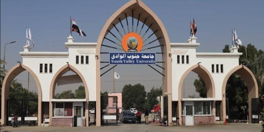 الأحد.. انطلاق فعاليات الملتقى الفني 22 لشباب الجامعات بجامعة جنوب الوادي - في المدرج