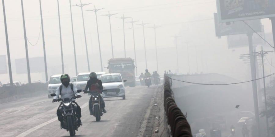 شبح التلوث يسيطر على الهند.. تدهور جودة الهواء بسبب الضباب الدخاني بمدينة دلهي - في المدرج