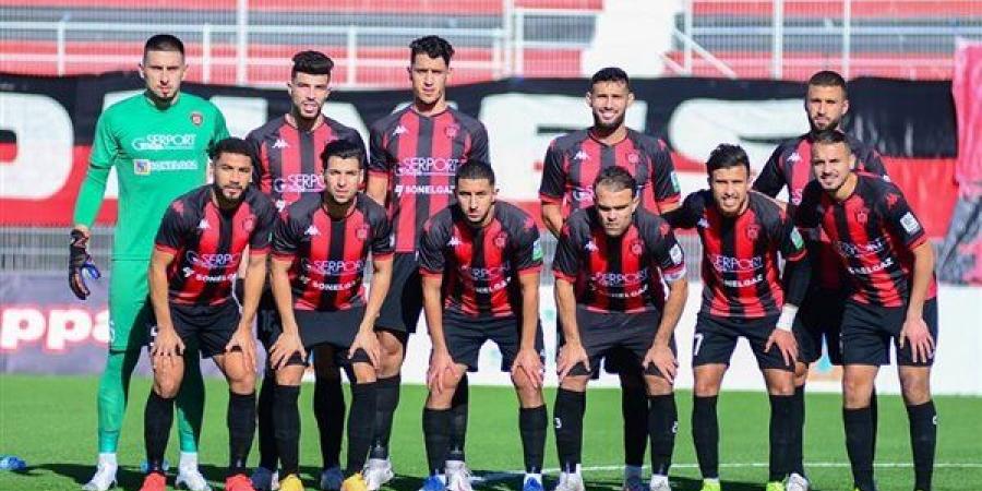 اتحاد الجزائر ينتزع صدارة دوري المحترفين