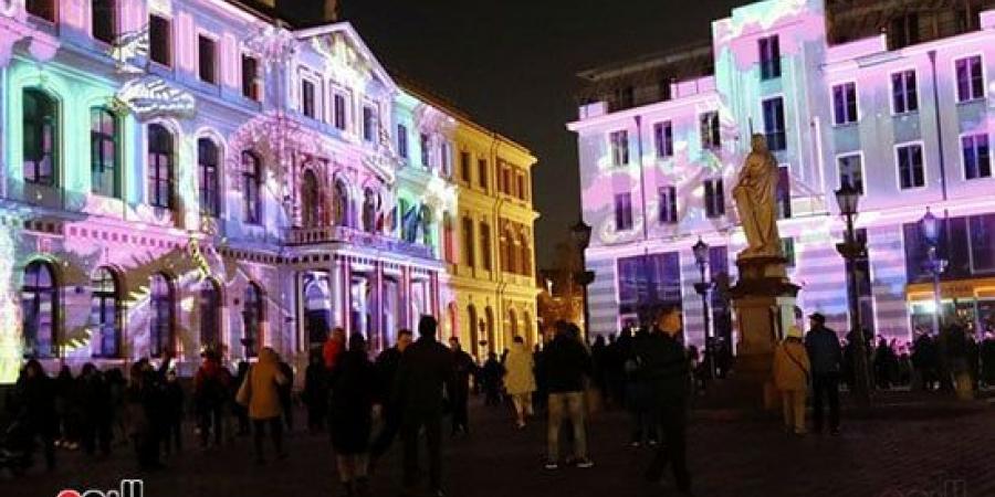 مهرجان الأضواء فى لاتفيا.. يحول الليل إلى عالم زاخر بالألوان المبهجة - في المدرج