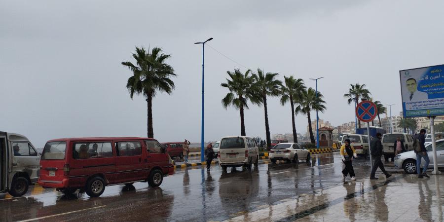 أمطار غزيرة وارتفاع أمواج.. نوة المكنسة تغسل شوارع الإسكندرية - في المدرج