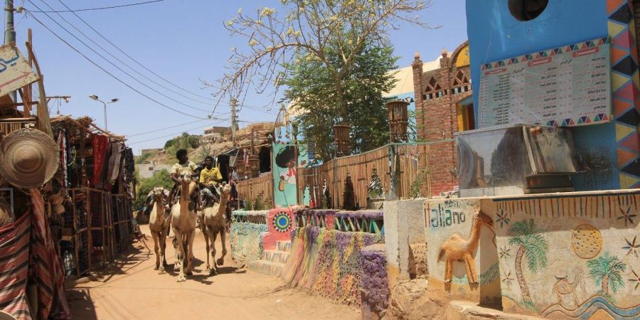 بعد فوزها بجائزة الأمم المتحدة.. كيف تحولت "غرب سهيل" من قرية محلية إلى وجهة سياحية عالمية - في المدرج