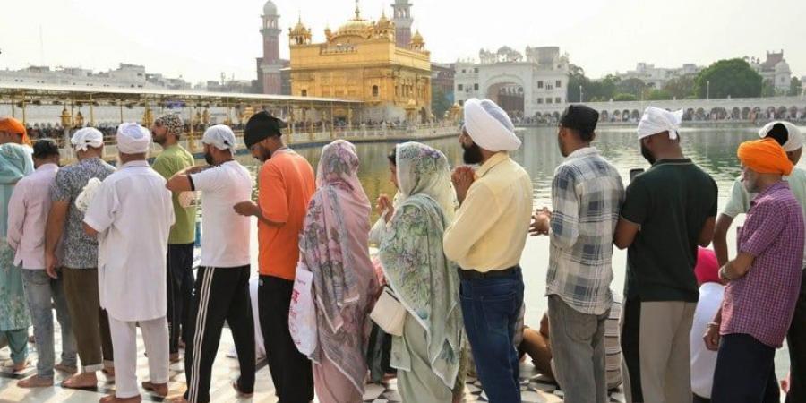 السيخ يقبلون على تخليد الذكرى 555 لميلاد "جورو ناناك"