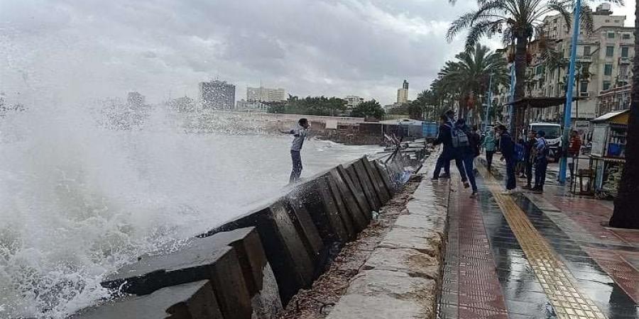 عاجل | إعلان حالة الطوارئ في الإسكندرية ورفع حالة التأهب بسبب نوة المكنسة.. فيديو - في المدرج