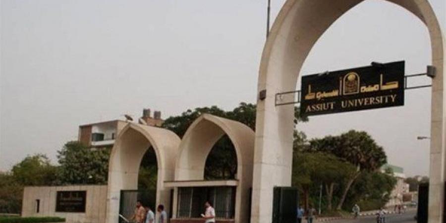 جامعة أسيوط تنفذ خطة أنشطة شاملة لتوعية الطلاب بحقوق الإنسان