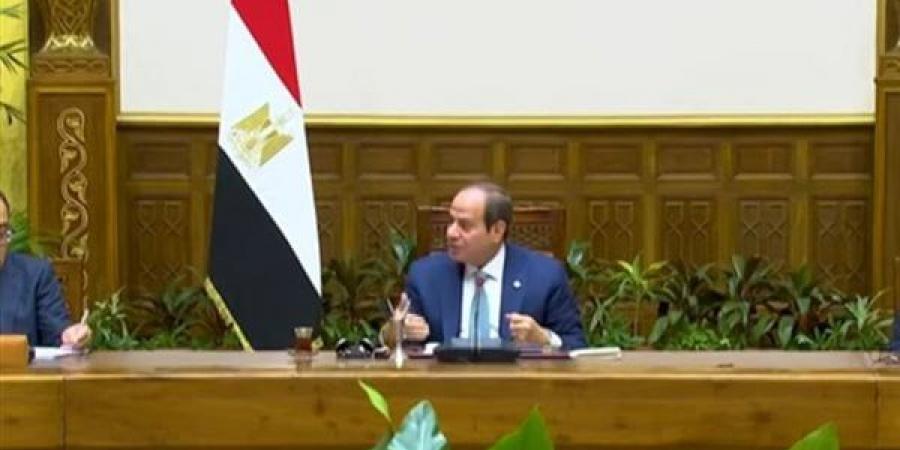 السيسي: أي مصنع عاوز يشرف على انتقاء وتعليم طلاب المدارس الفنية إحنا مستعدين - في المدرج