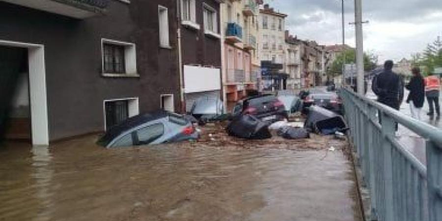 ارتفاع حصيلة ضحايا الفيضانات العارمة غرب إندونيسيا إلى 20 قتيلا - في المدرج