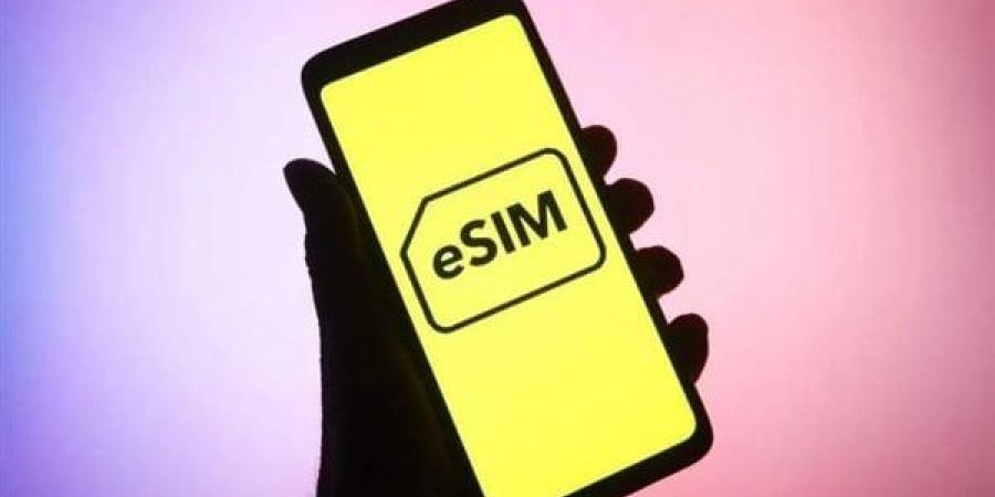 شركات الاتصالات تضع اللمسات الأخيرة قبل طرح شريحة eSIM الجديدة - في المدرج