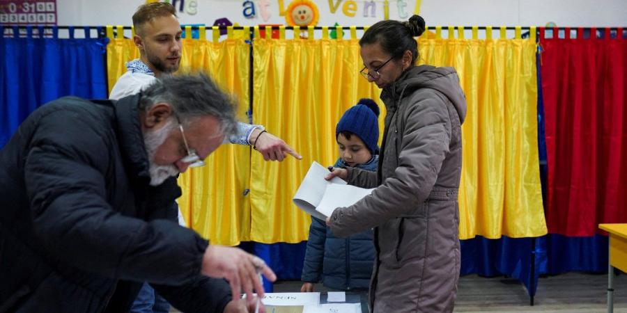 رومانيا.. الحزب الحاكم يتجه للاحتفاظ بالحكومة في مواجهة مرشح الرئاسة المؤيد لموسكو - في المدرج