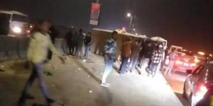 مصرع شخص وإصابة 13 آخرين إثر انقلاب أتوبيس اصطدم فى الشرقية - في المدرج