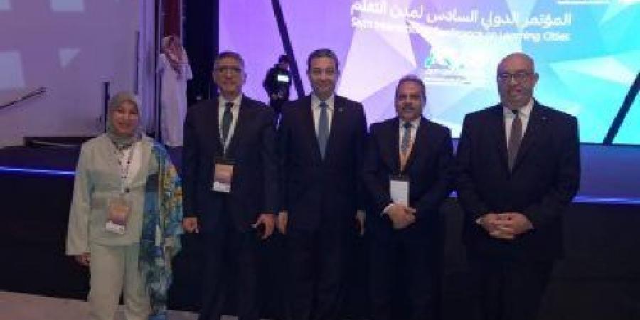 محافظ الجيزة يشارك بافتتاح المؤتمر الدولى السادس لمدن التعلم بالسعودية - في المدرج