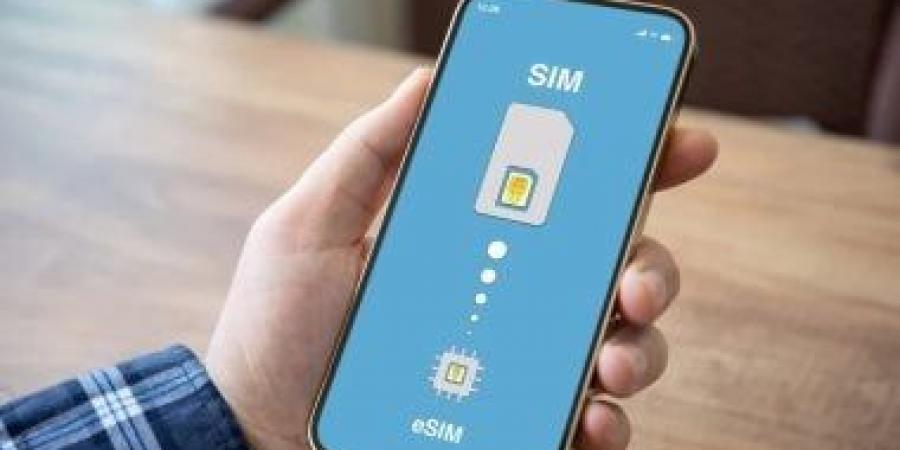 الشريحة الإلكترونية eSIM اختيارية والعمل بالشرائح البلاستيكية مستمر لفترة طويلة - في المدرج