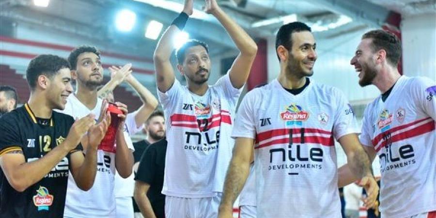 طائرة الزمالك يفوز على المقاولون العرب بثلاثية في منافسات الدوري الممتاز - في المدرج