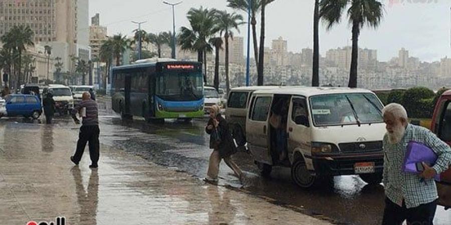 أمطار غزيرة على الإسكندرية فى أول أيام نوة قاسم - في المدرج