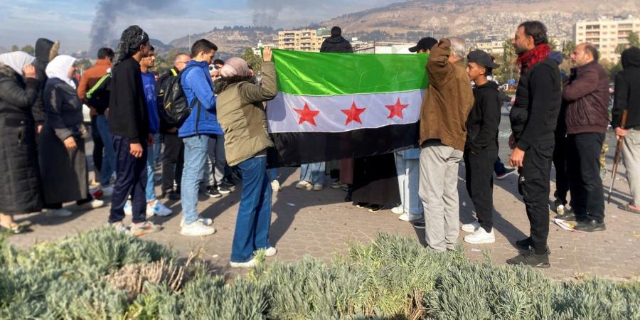 العلم السوري الجديد.. قديم يعود تاريخه إلى حقبة الاستقلال - في المدرج