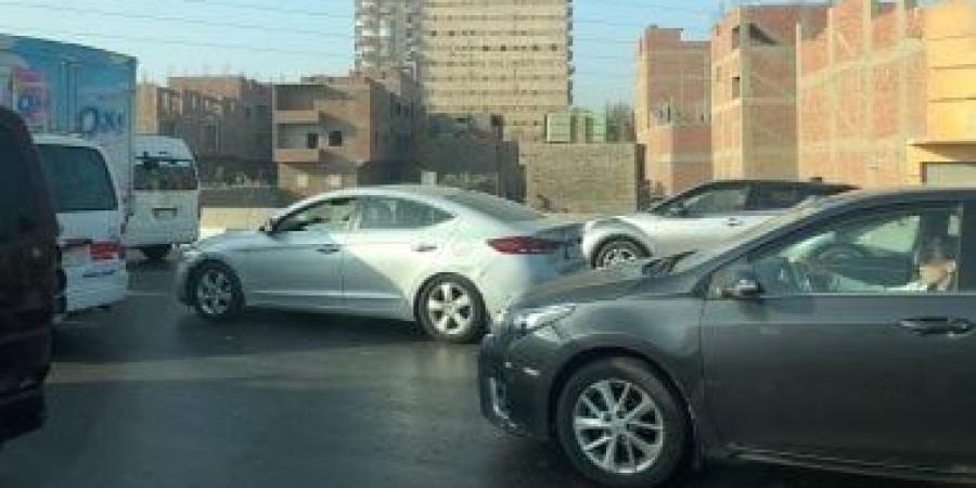 النشرة المرورية.. كثافات متحركة للسيارات بمحاور القاهرة والجيزة - في المدرج