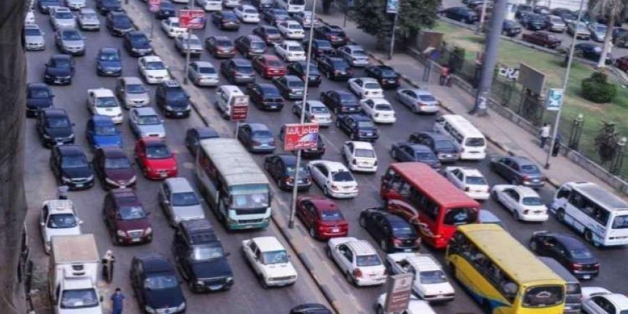 النشرة المرورية.. كثافات متفرقة في أغلب محاور القاهرة والجيزة