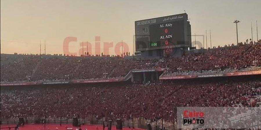 سعد شلبي يزف خبرًا سارًا لجماهير الأهلي في قطر قبل مباراة الإنتركونتيننتال - في المدرج