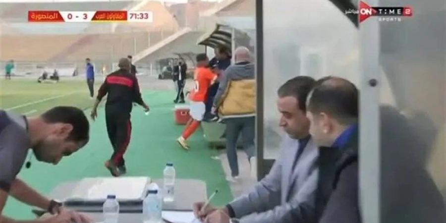 حالة جدل كبيرة عقب أزمة نادي المنصورة وكشف تفاصيل اشتباك لاعب مع المدير الفني