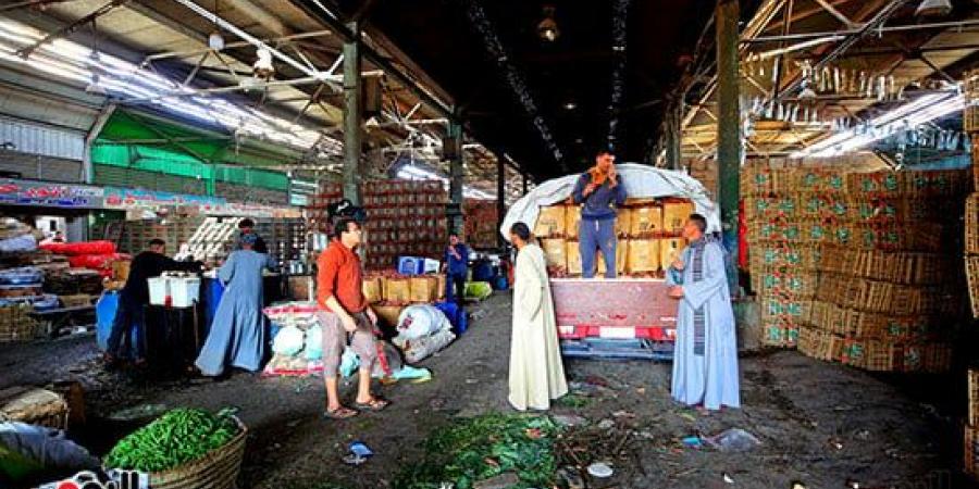 خير أرضك يا مصر.. انخفاض كبير فى أسعار الخضراوات والفاكهة بسوق العبور - في المدرج