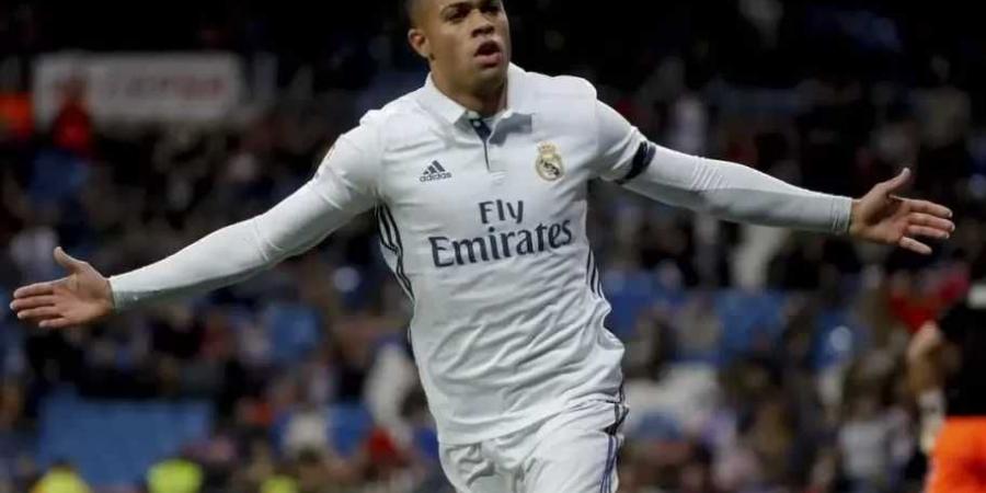 هل ينضم نجم ريال مدريد للمارد الأحمر؟ وكيل ماريانو دياز يكشف حقيقة انتقال اللاعب للأهلي