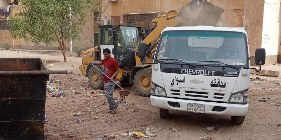 رفع 2000 طن قمامة خلال 3 أسابيع بأسوان