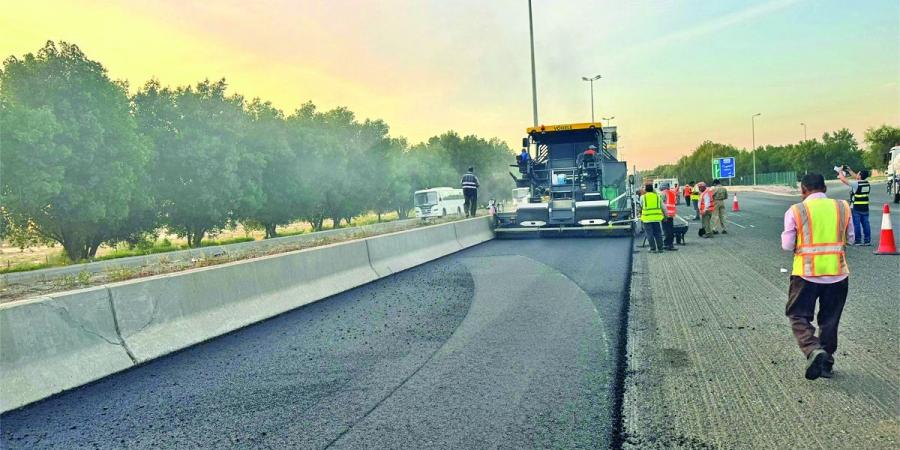 بدء الصيانة الجذرية للطرق في «صبحان» ضمن العقود الجديدة - في المدرج