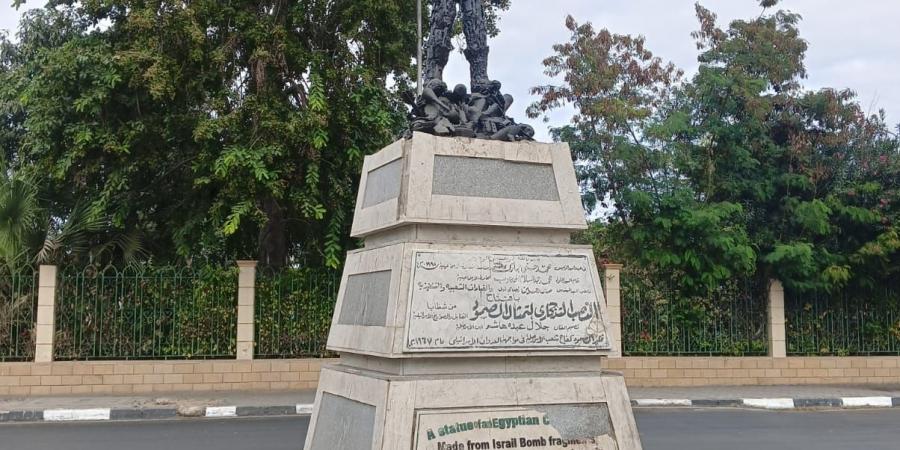 صنعه فدائى من شظايا القنابل الإسرائيلية.. حكاية تمثال الصمود فى الإسماعيلية - في المدرج