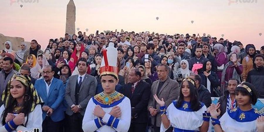 تعامد الشمس فى معابد الكرنك.. سياح العالم يحتفون بالظاهرة - في المدرج