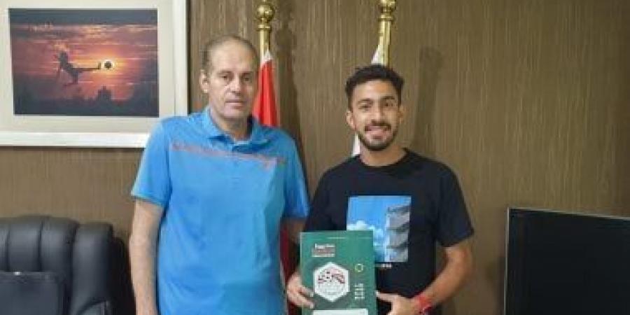 لاعب الطلائع يبدأ برنامج تأهيل السمانة بعد غيابه أمام الزمالك - في المدرج