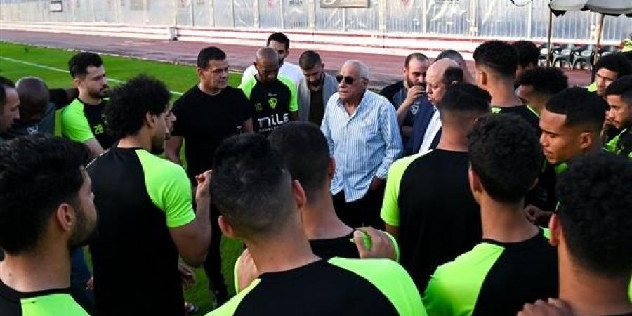 حسين لبيب يبلغ لاعبي الزمالك بموعد صرف المستحقات المتأخرة