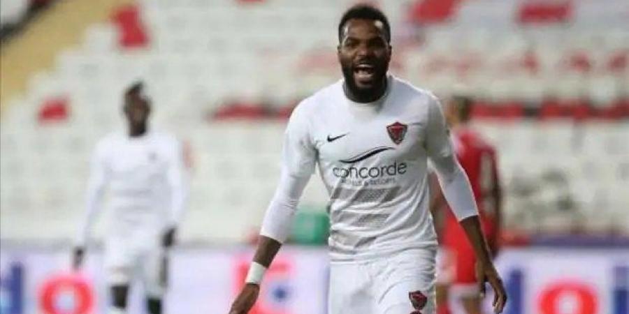 أول رد من اللاعب آرون بوبيندزا على شكوى الزمالك ضده في فيفا