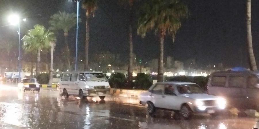 مطر وبرق ورعد فى سماء الإسكندرية - في المدرج