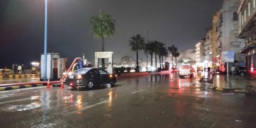 مطر وبرق ورعد فى سماء الإسكندرية - في المدرج