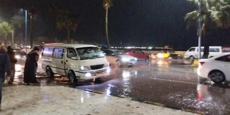 مطر وبرق ورعد فى سماء الإسكندرية - في المدرج